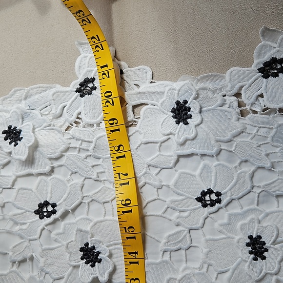 Beautiful Milly white/black lace skirt - Picture 7 of 9